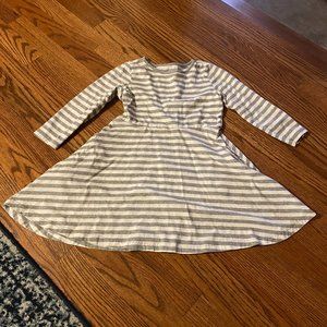 Primary Mid Sleeve Twirly Dress in Gray White Mini Stripe size 4-5